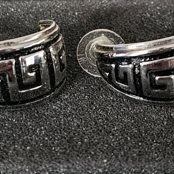 Avon Key of Life Pierced Earrings Surgical Steel Vintage 1999 - Silver Tone - Picture 2 of 5